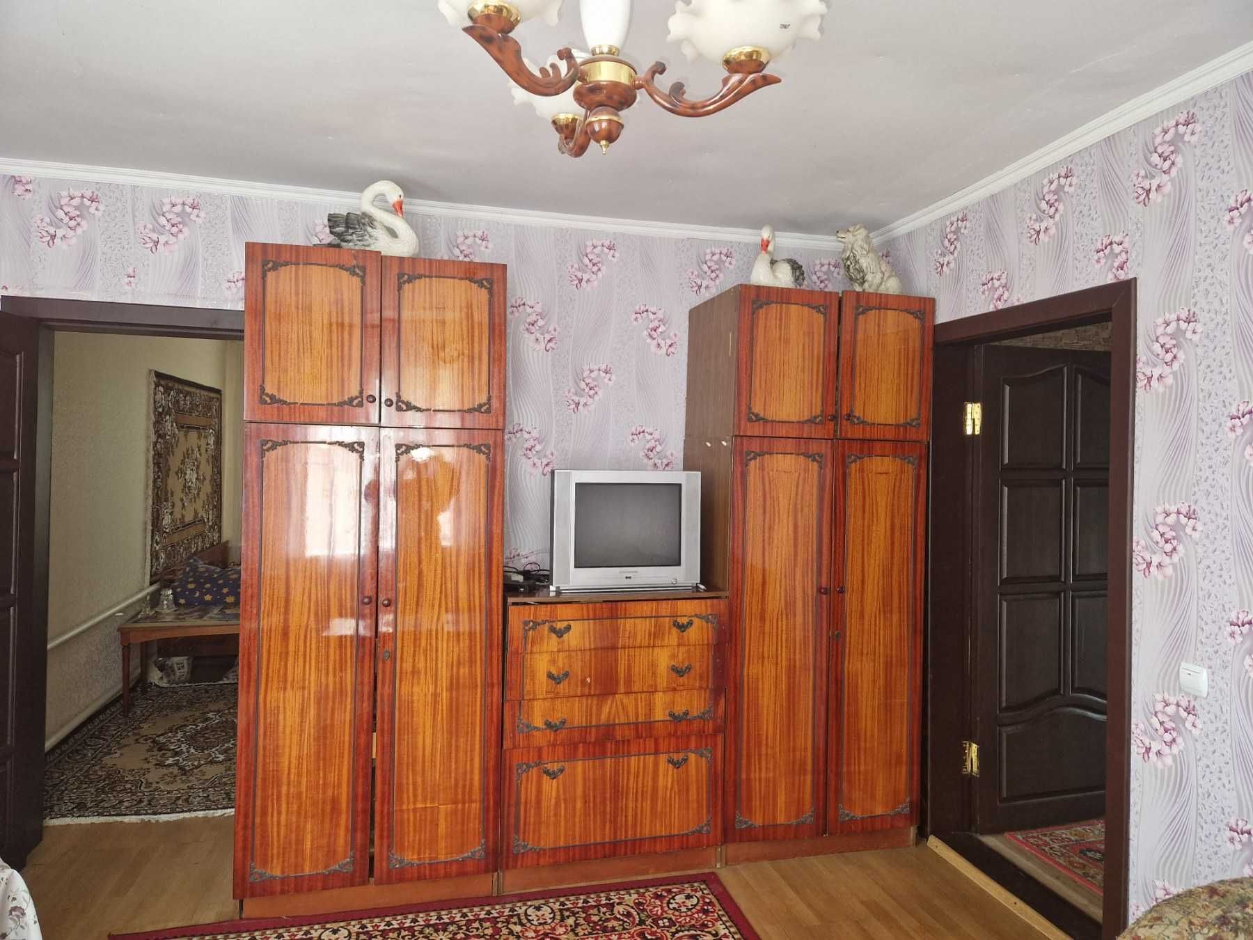 Будинок із земельною ділянкою в Київській області