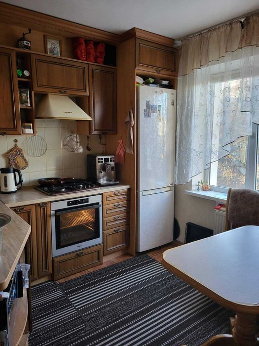 Здам з гарним ремонтом 4 кімн кв біля маг. Прогрес, центр .