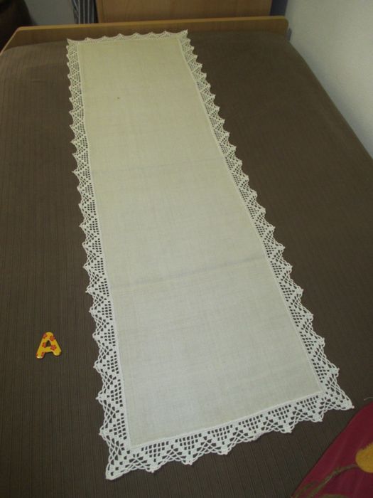 Centro em linho e croché