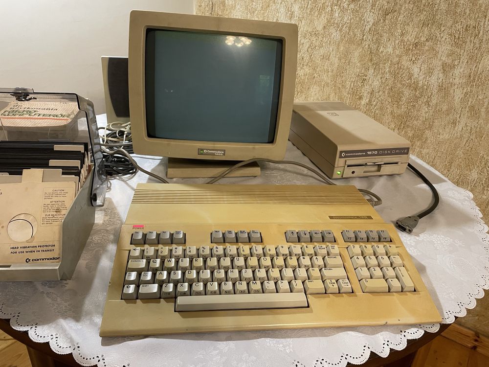 Commodore 128 dzialajacy_pełen zestaw
