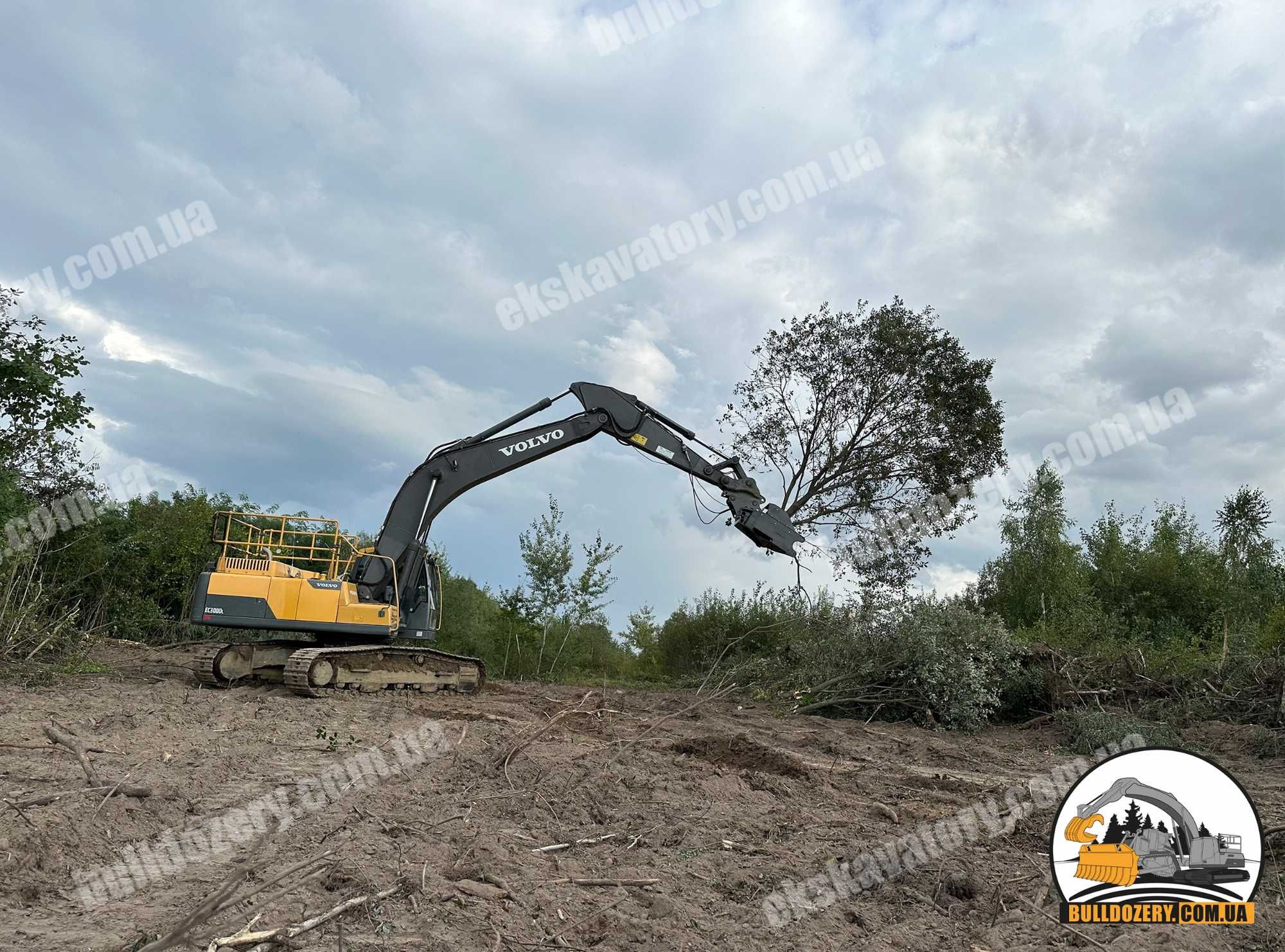 Корчування дерев, садів, пнів бульдозером. Викорчовувач дерев ,пнів.