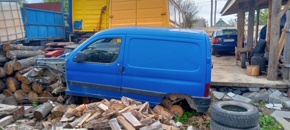 Продам Пежо Партнер по запчастинам