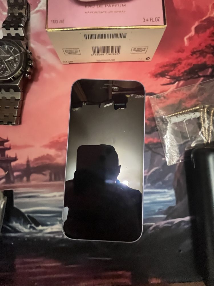 Продам телефон Iphone 12