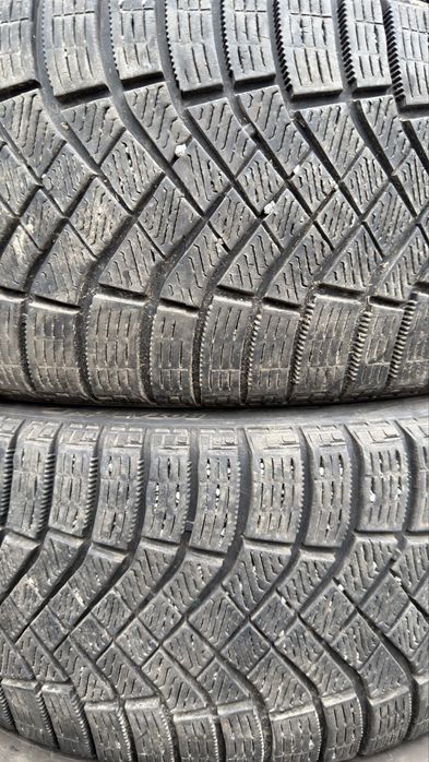 245/45/18 Pirelli Ice Zero FR