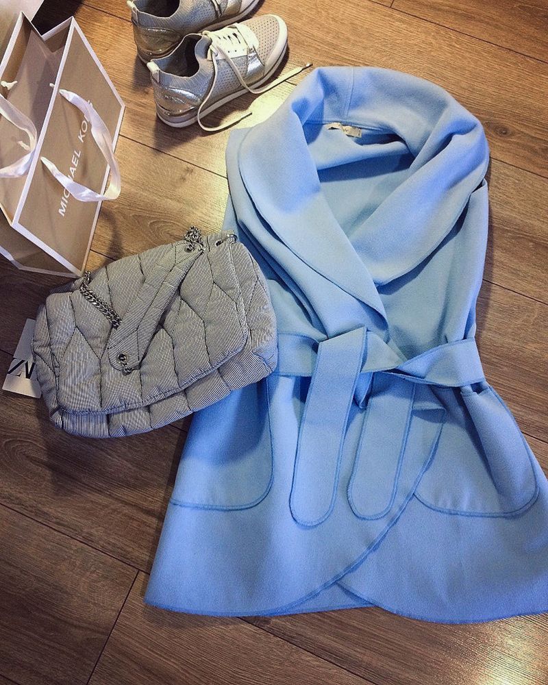 Жіночий кейп небесно-голубий жилетка жіноча пальто-безрукавка піджак