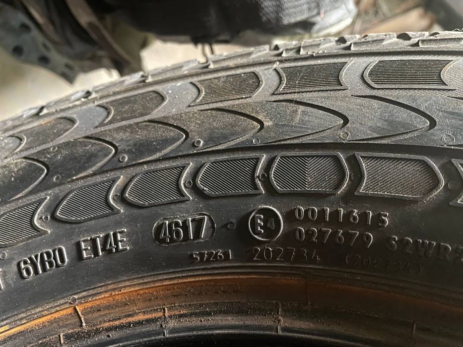 Continental Vanco2 235/65r16C
