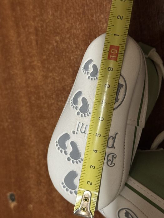 Пінетки, кеди.