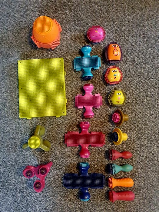 Klocki jeżyki B.TOYS dwa zestawy