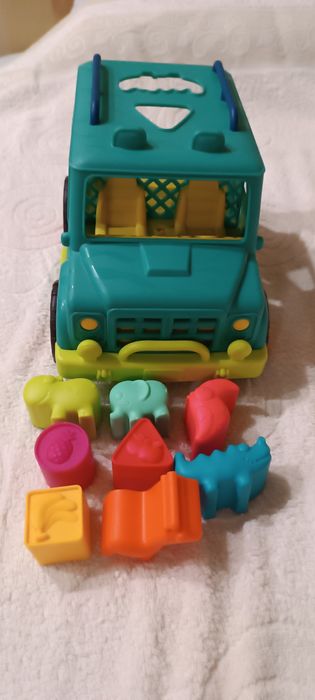 Сортер дитячий,автобус з фігурами тварин