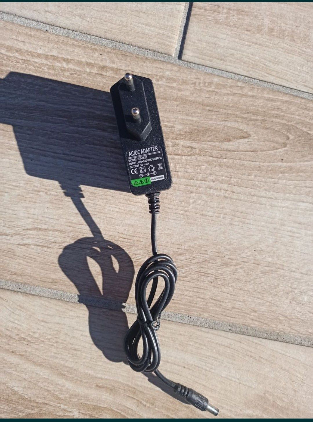 2 Zasilacze 5V 2A AC/DC RY-0520 input 100-240VAC 50/60Hz ADAPTER

Mam