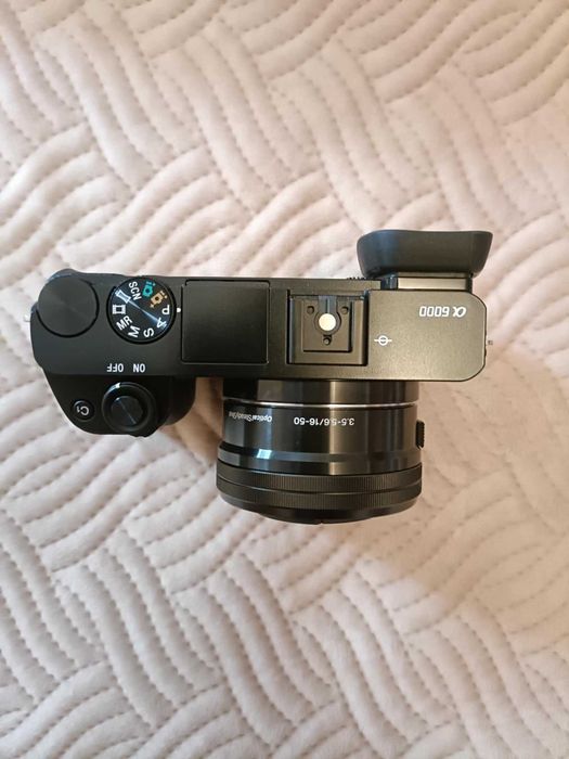 Sony a6000 Como Nova + Acessórios