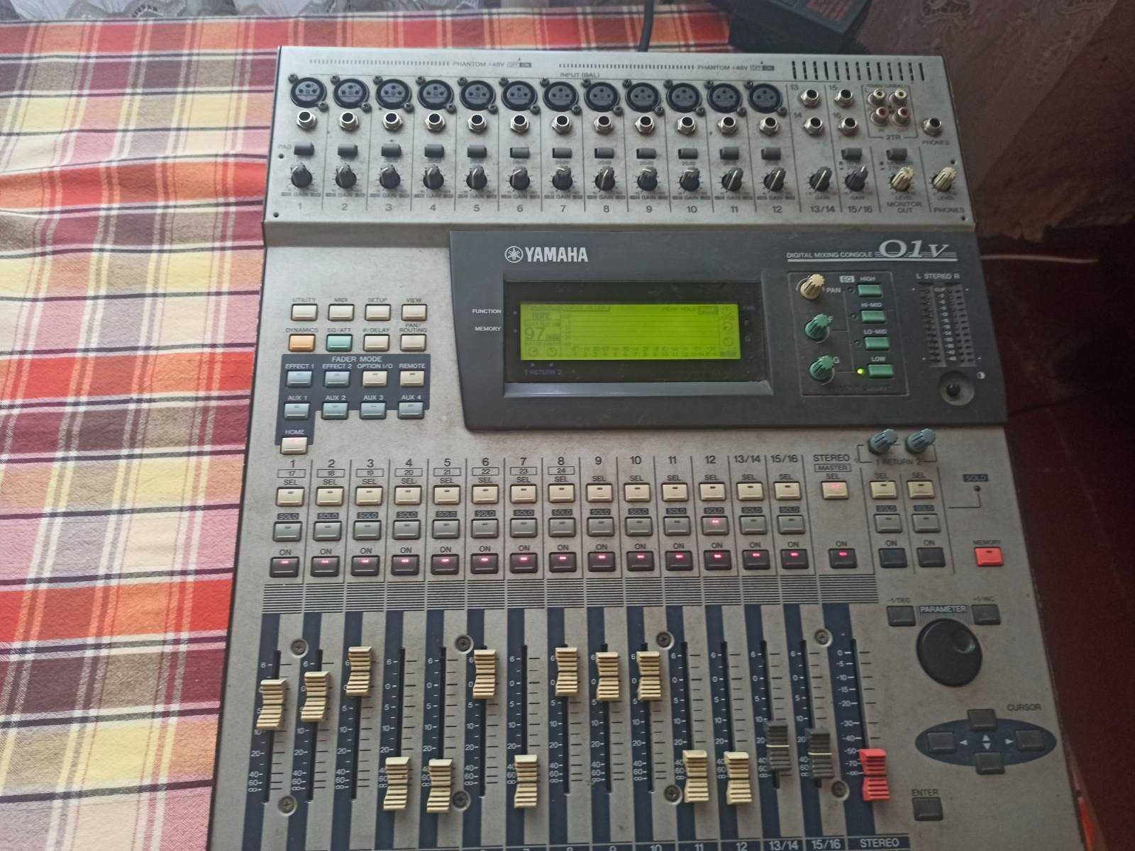 мікшерний пульт YAMAHA 01V