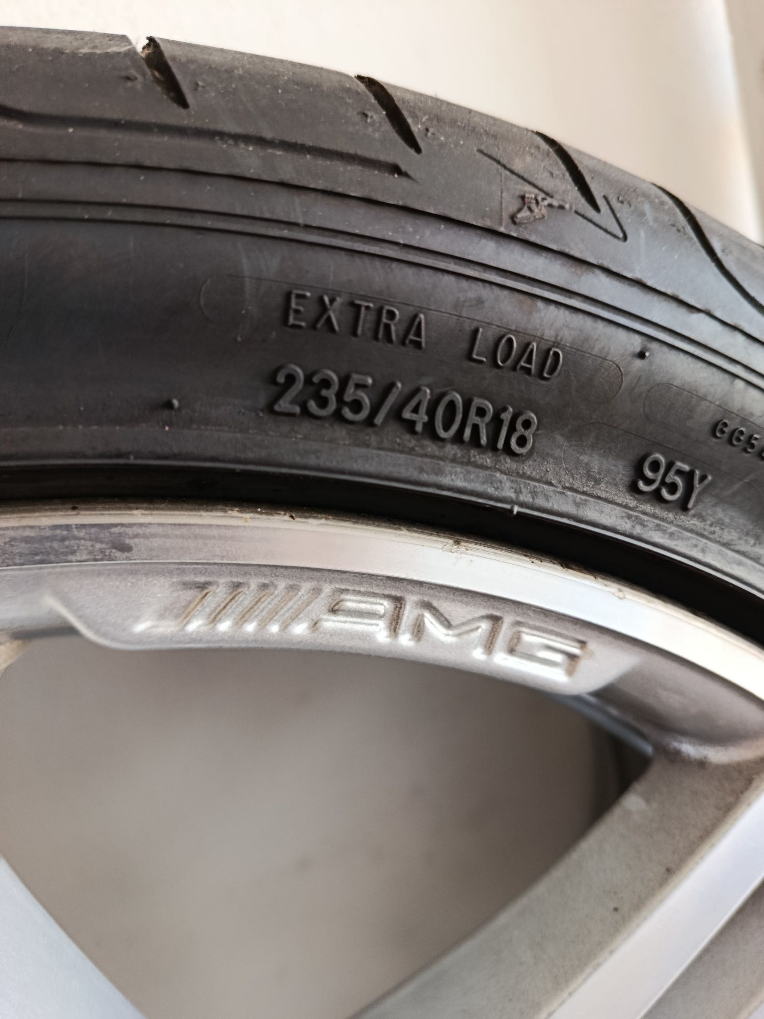 Jante Mercedes AMG com pneu Goodyear