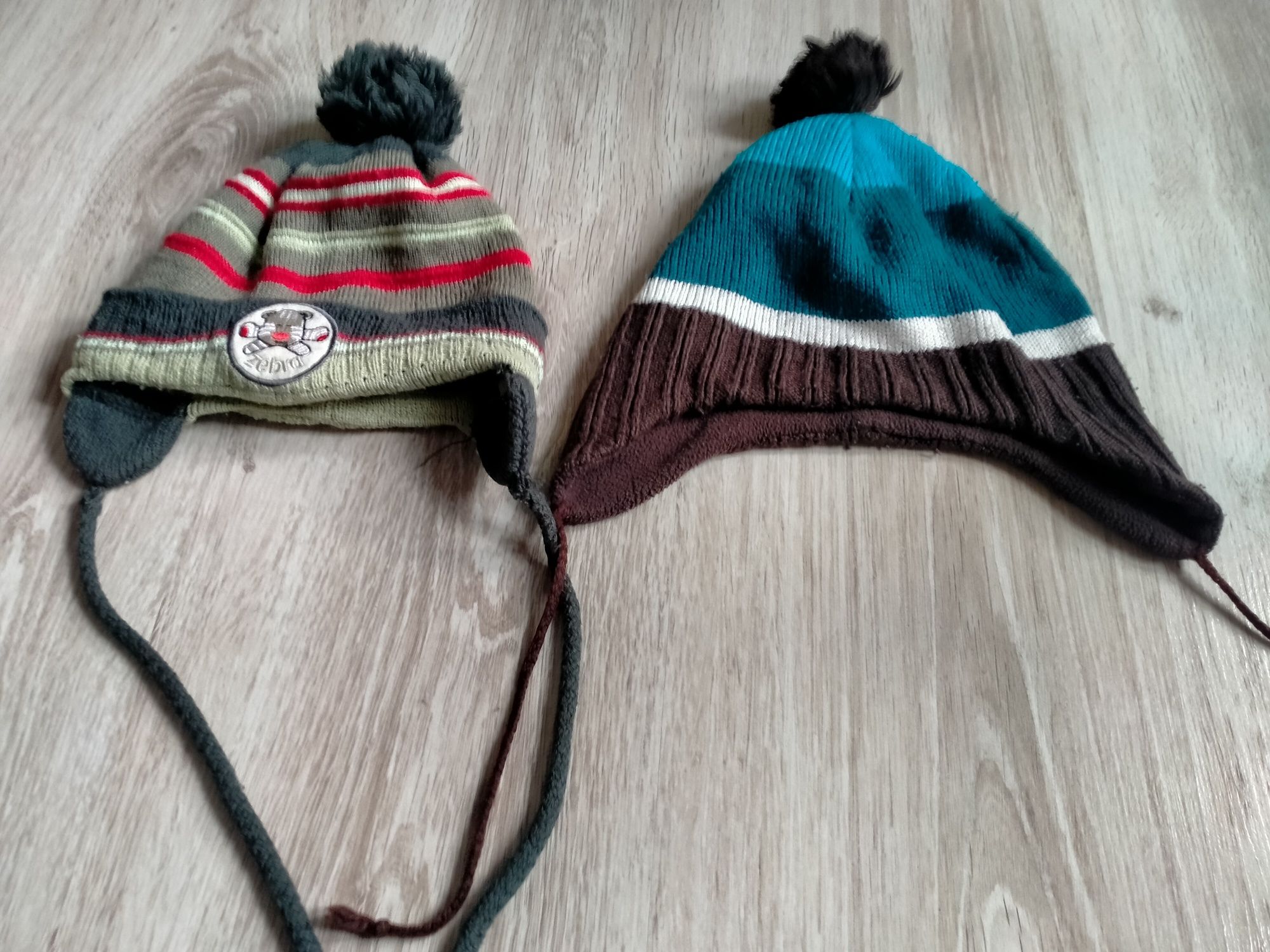 Dwie czapki zimowe dla chłopca