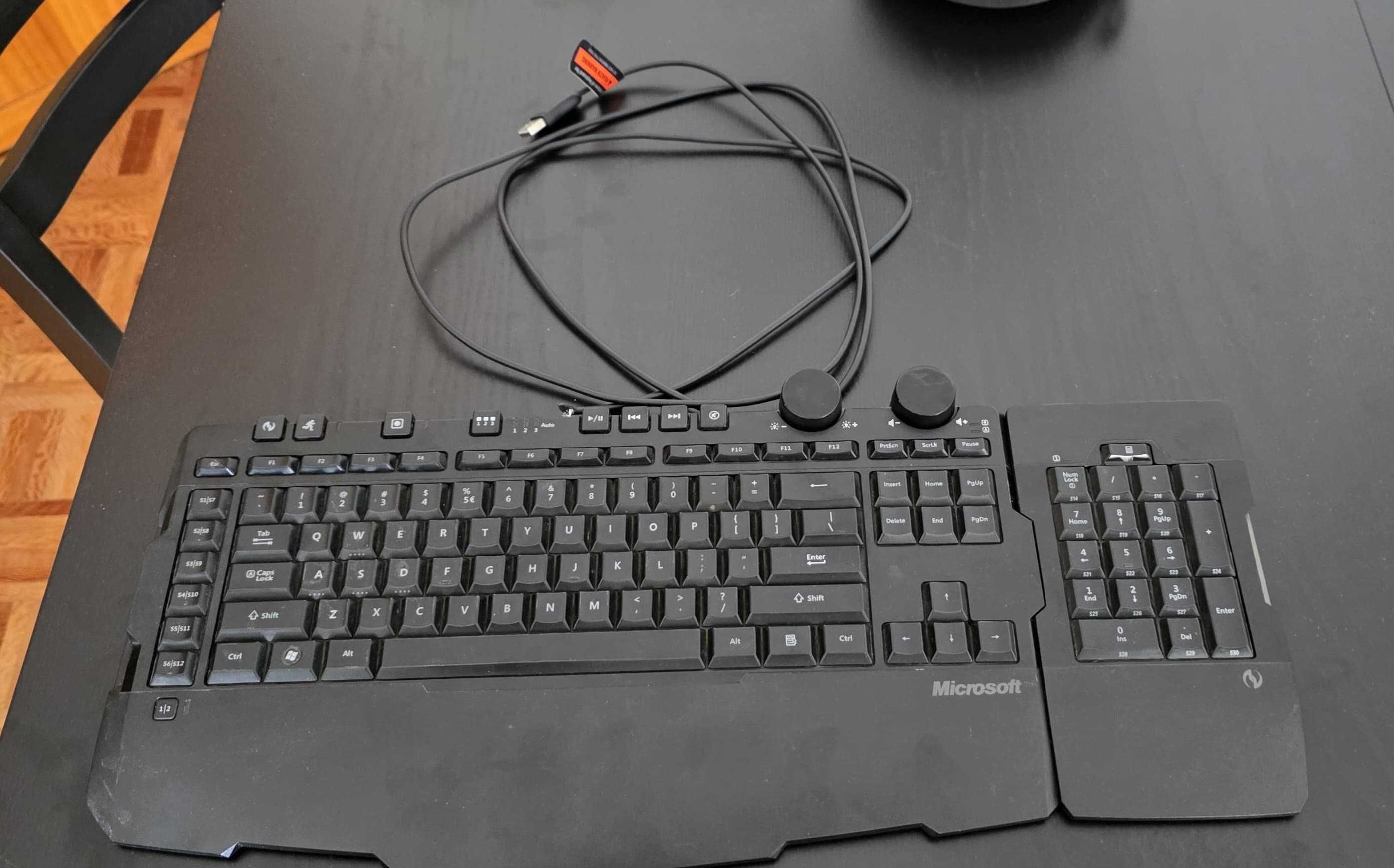 Teclado Microsoft Sidewinder X6 com NumPad