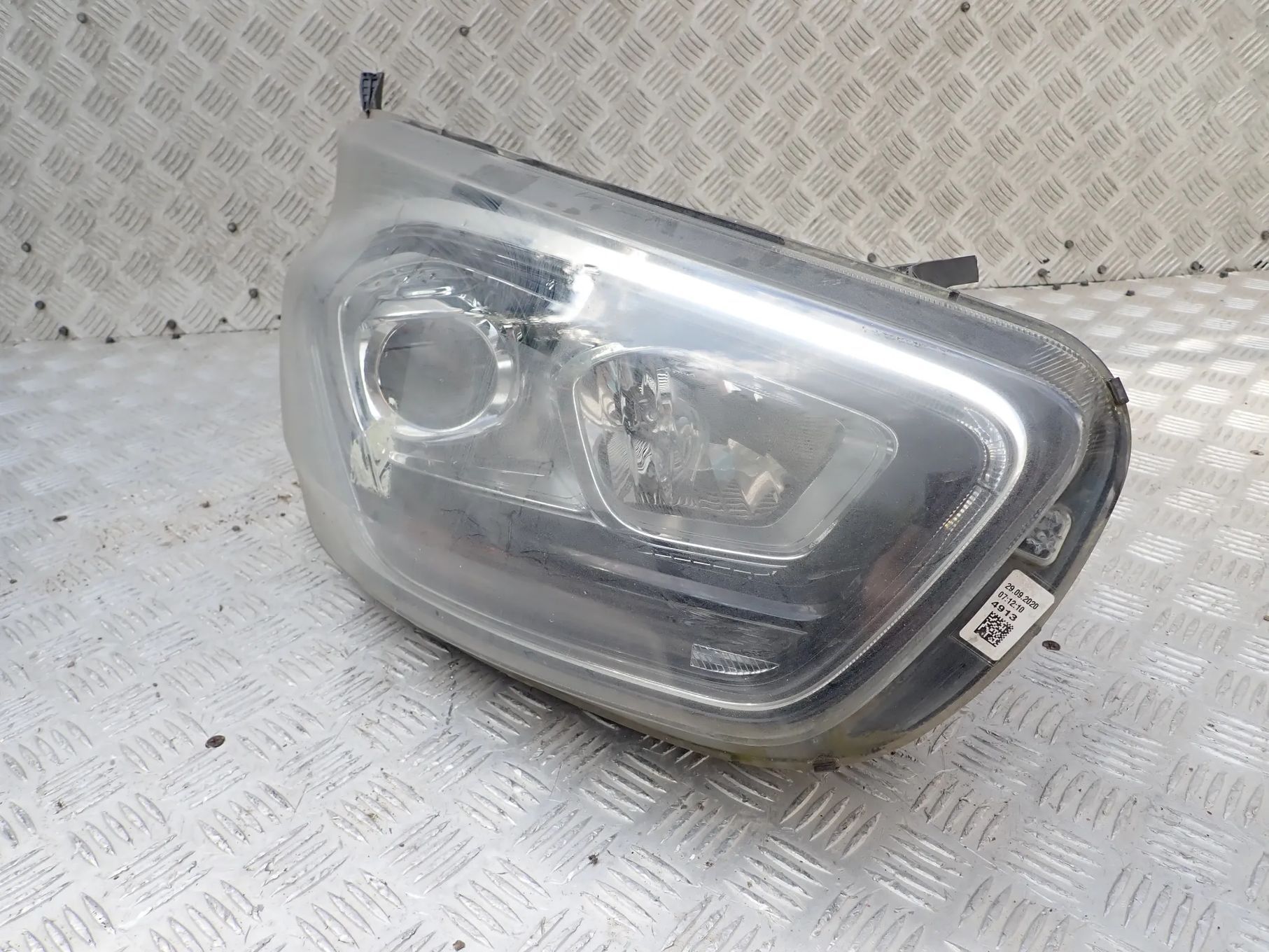 LAMPA PRAWY PRZÓD FORD TRANSIT CUSTOM LIFT LED JK21-13W029-DJ 500 ZŁ
