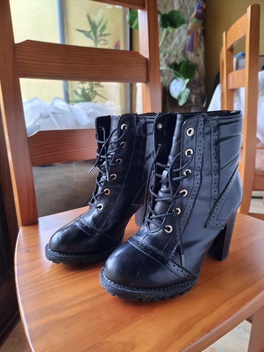 Botas pretas salto
