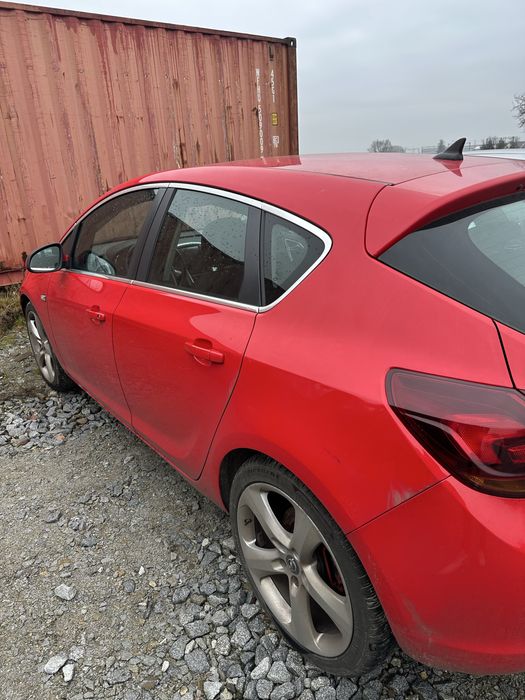 Opel Astra J 1.6 TURBO 180KM