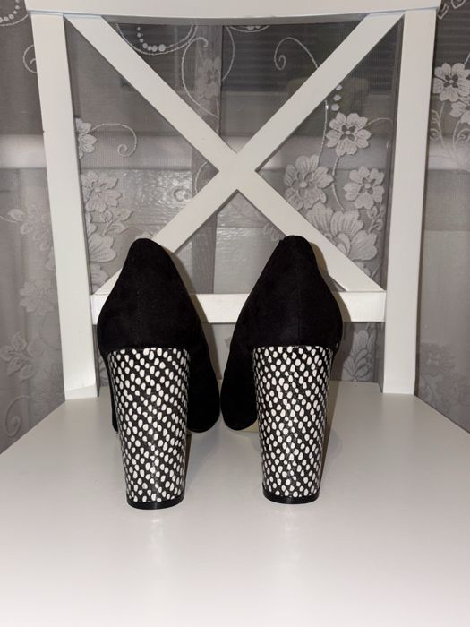 Жіночі туфлі замша чорні