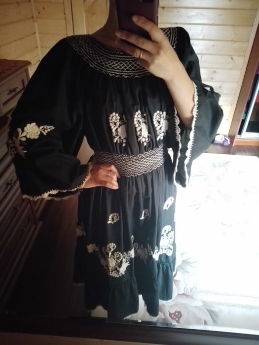 Шикарне вишите плаття