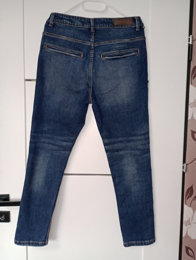 Jeansy Zara z przetarciami rozmiar 38