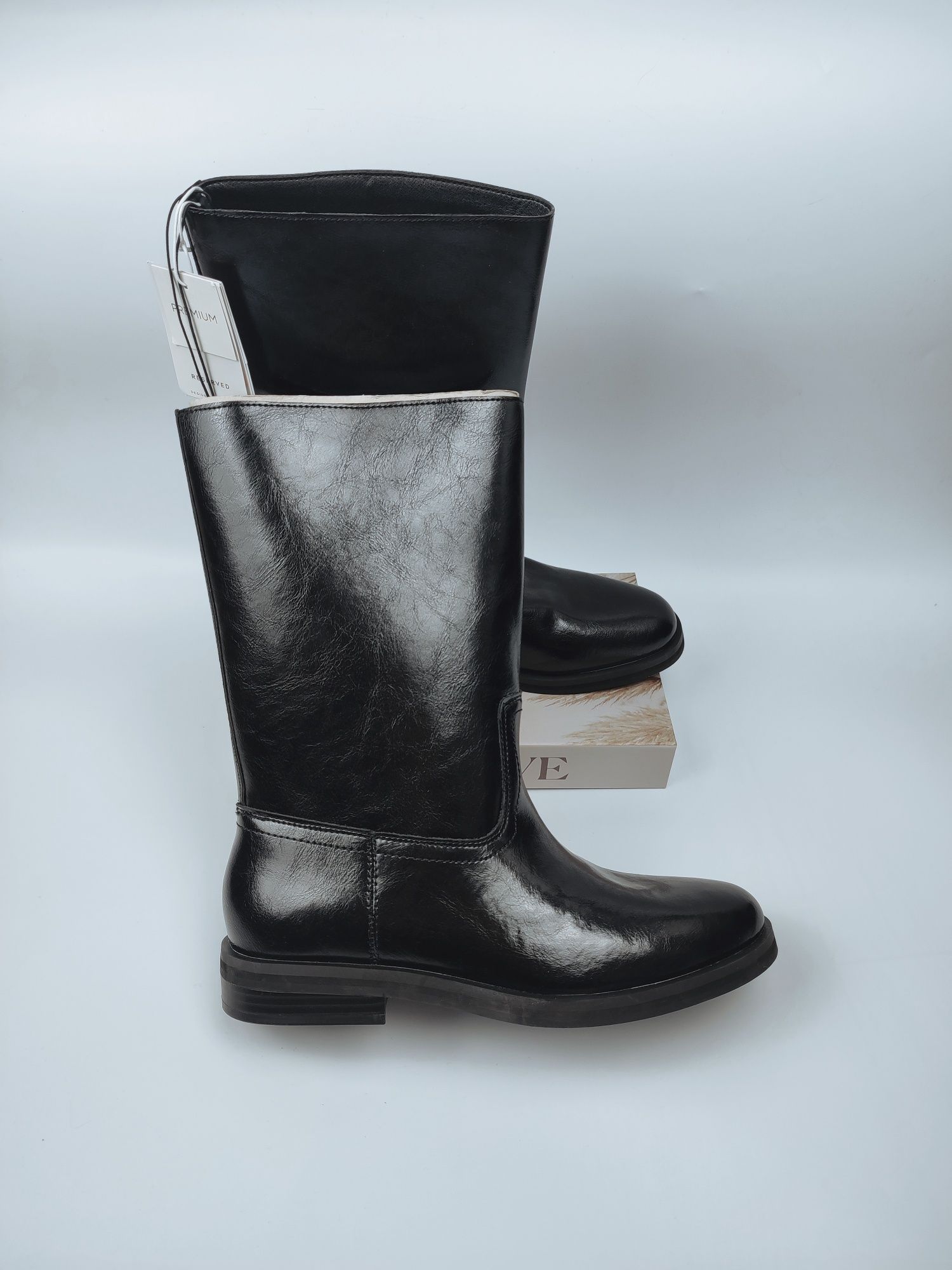 Botki buty skórzane na płaskiej podeszwie z wysoką cholewką skóra