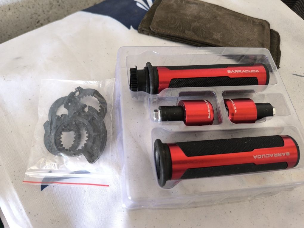 Зеркала,грипсы,грузы руля,крашпеды Yamaha FZ6N
