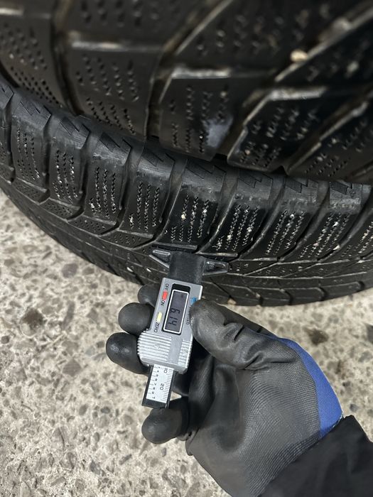 Зимові шини R17 235/65 комплект 4шт