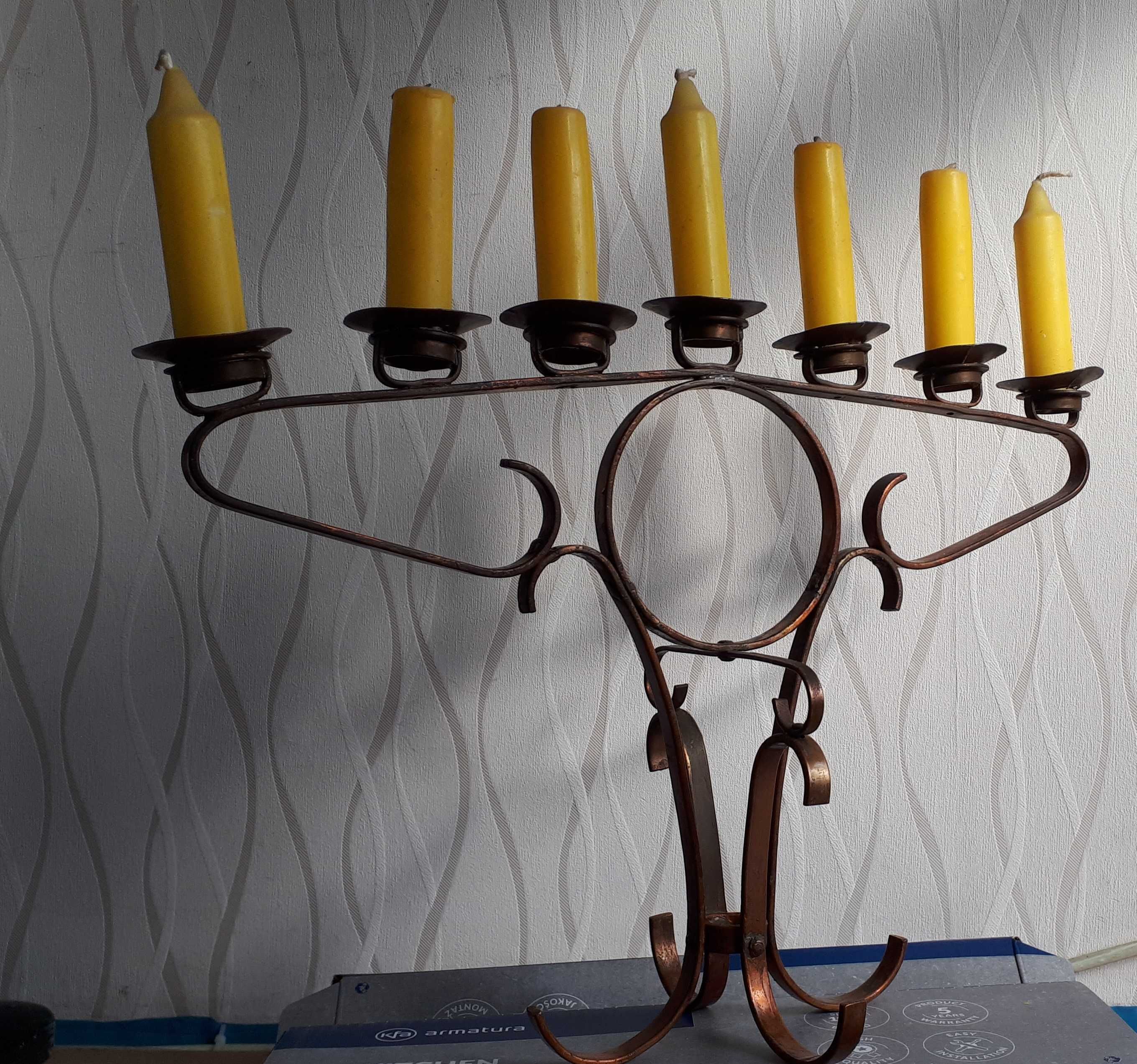Świecznik miedziany stojący na 7 świec, metaloplastyka