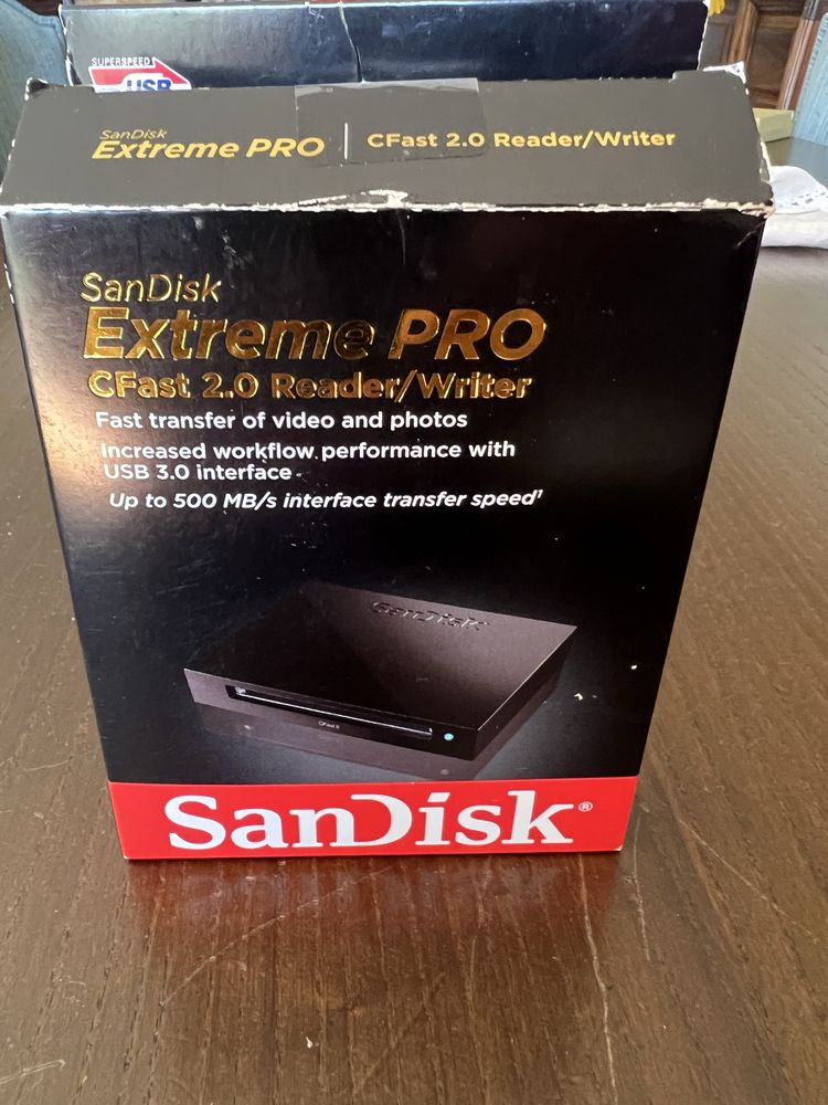 Leitor cartoes SanDisk novo
