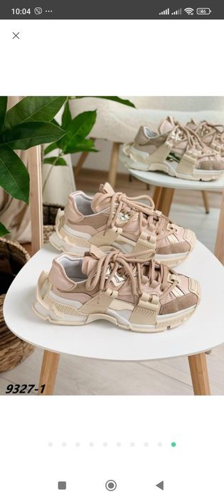 Жіночі кросівки у стилі d&g