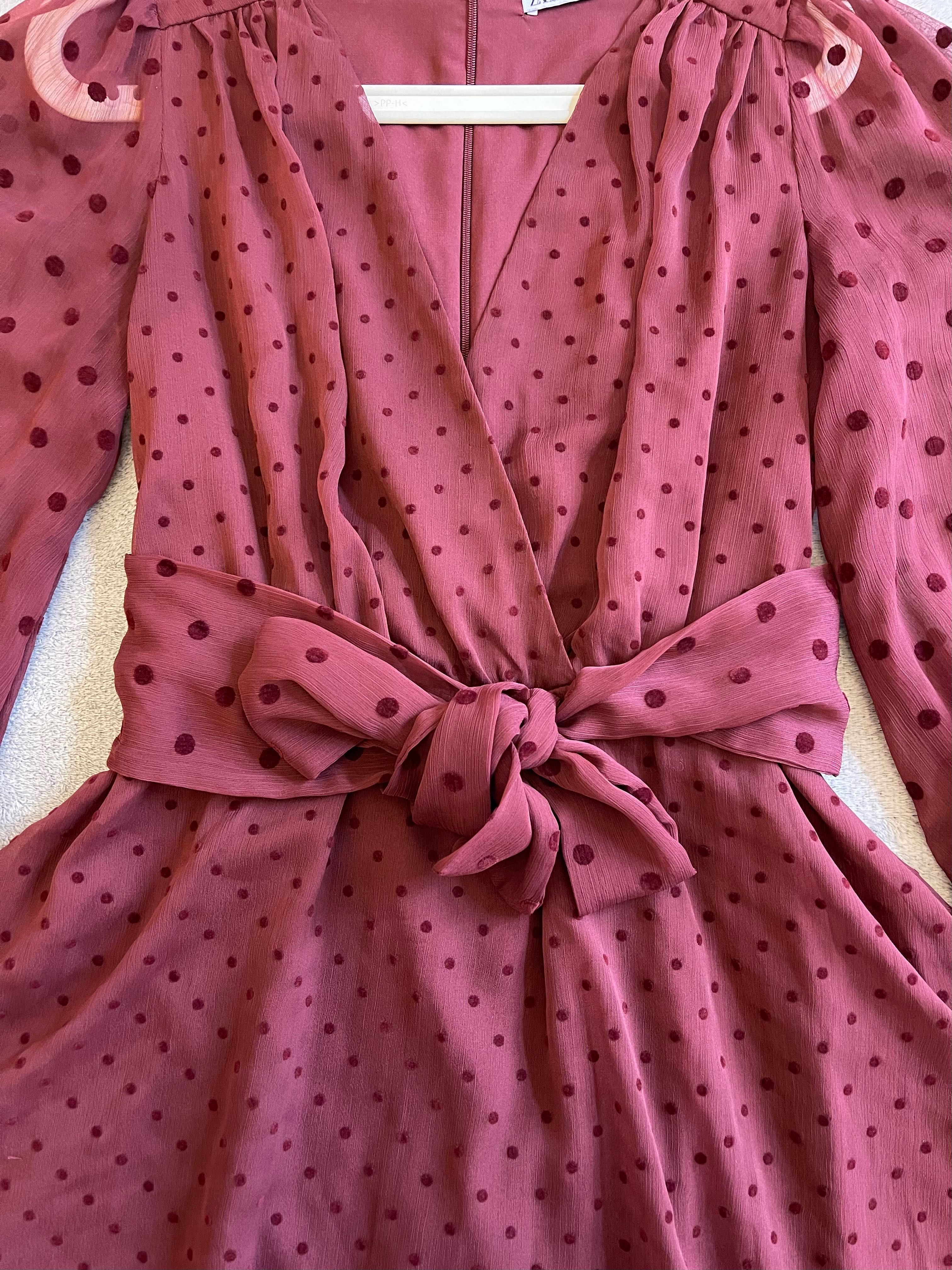 Elegancka sukienka Zara w kolorze bordowym, rozmiar XS