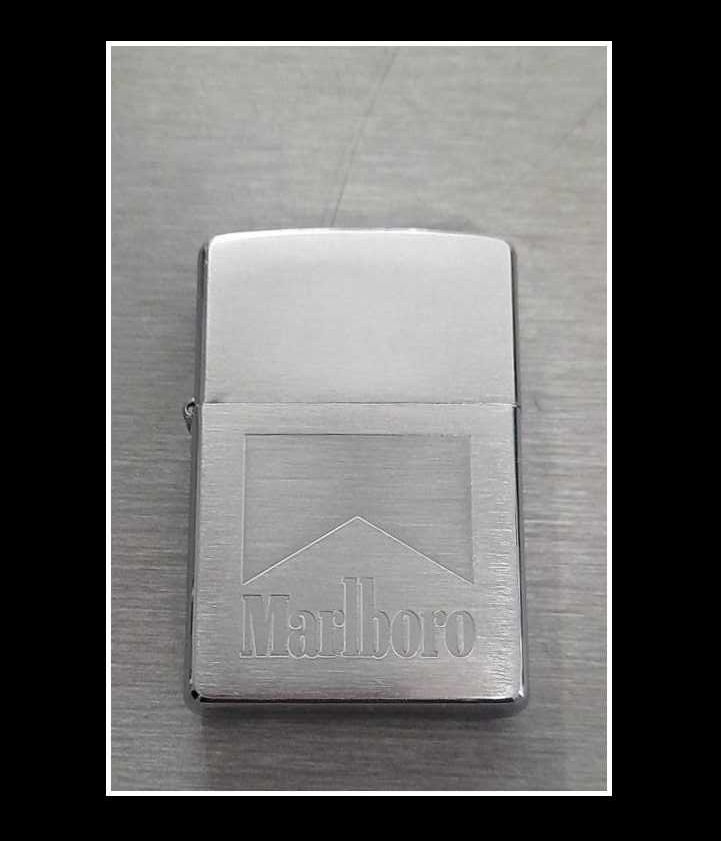 * Isqueiro ZIPPO *