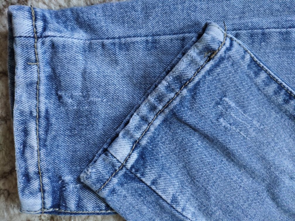 Комбінезон жіночий джинсовий рваний модний світлого кольору дівчачий