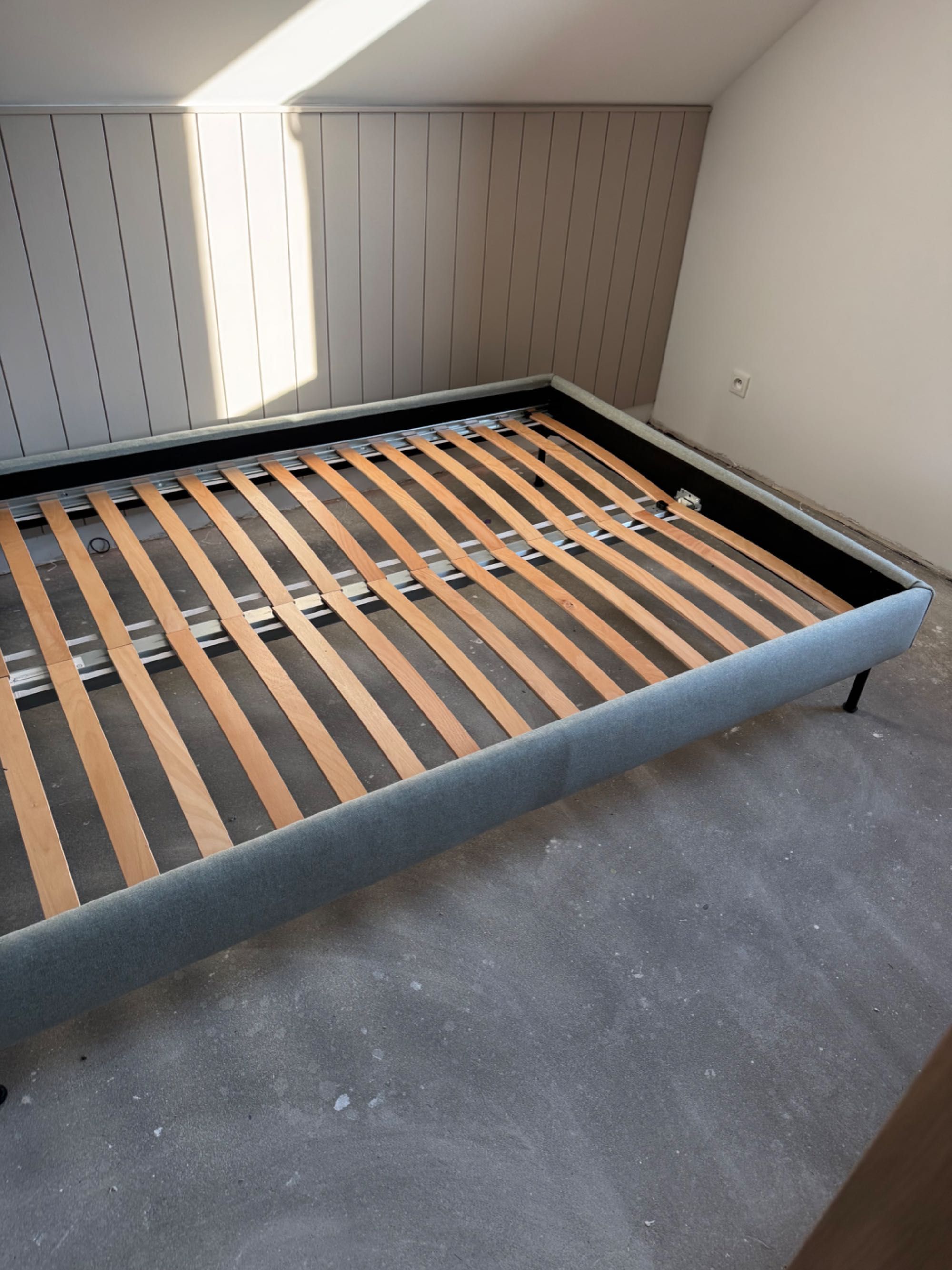 Ikea łóżko sypialniane