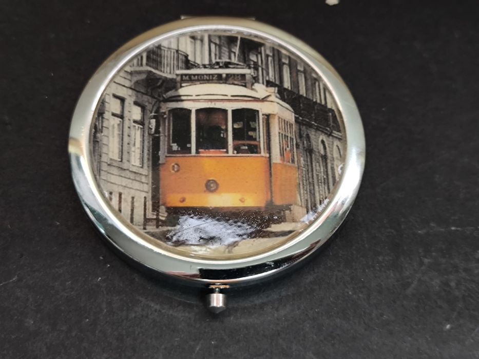 Espelho de bolso com imagem de elétrico