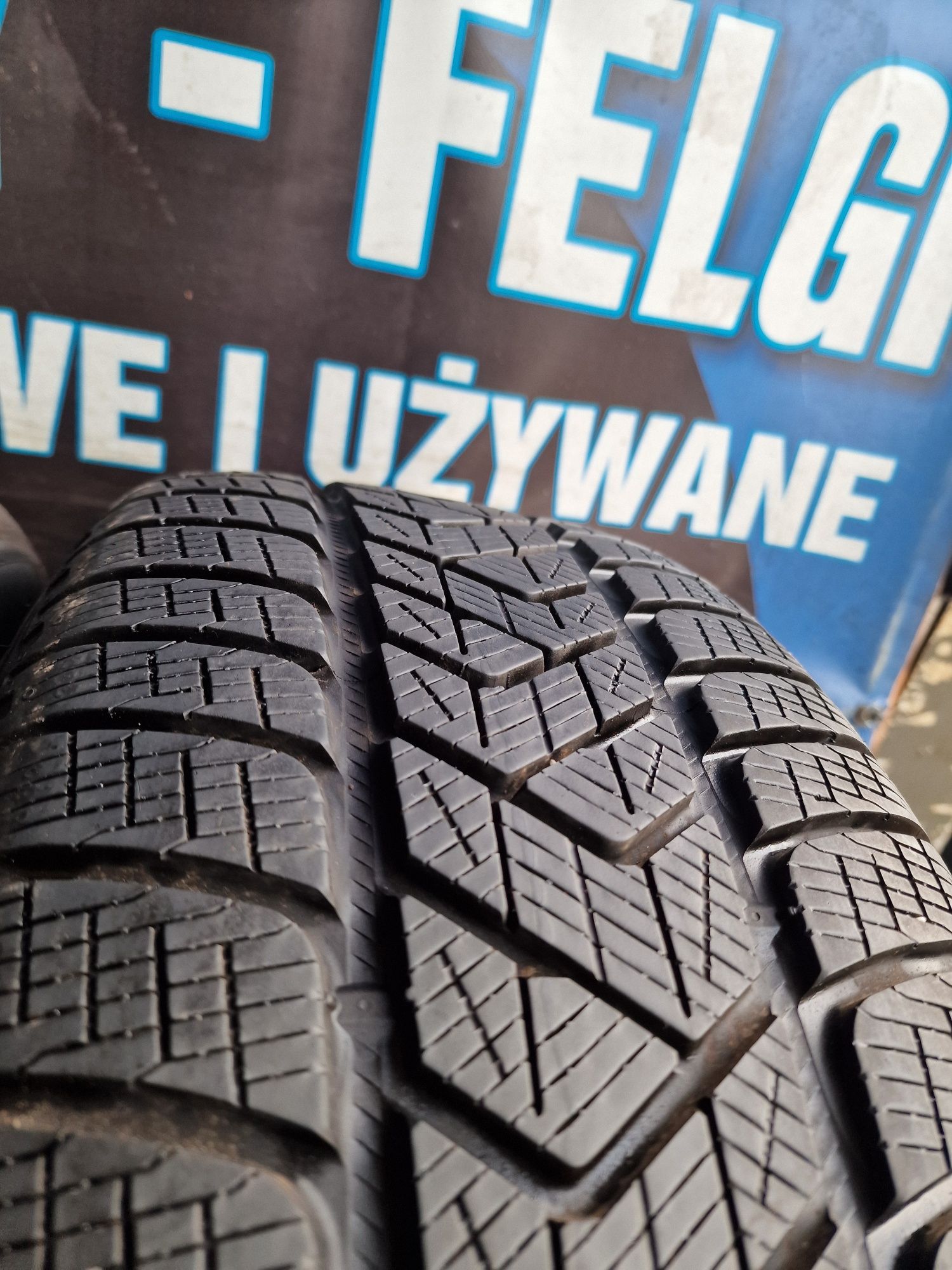 Opony zimowe 235/60/18 Pirelli Para 7.6mm 2022
