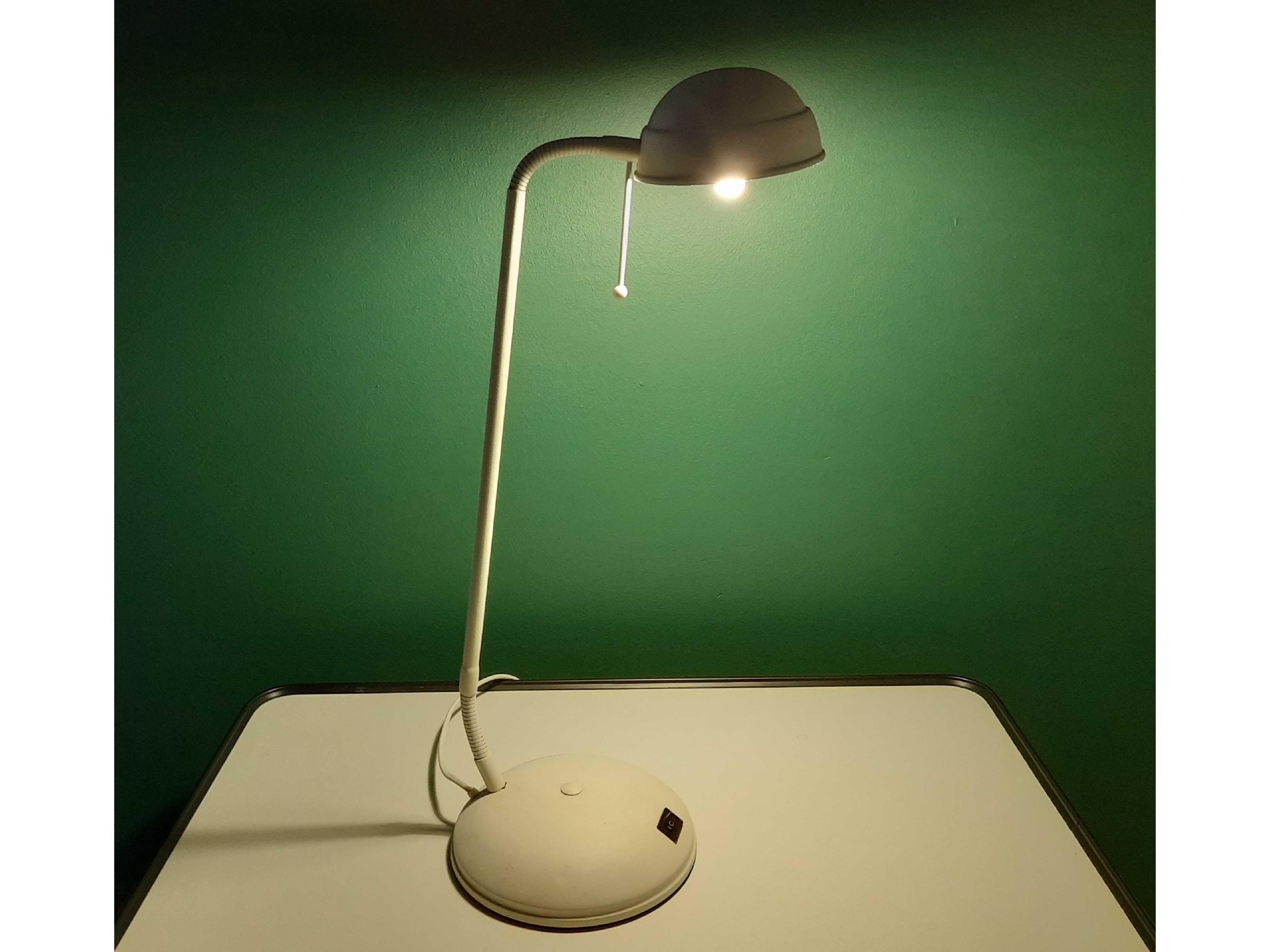 Lampka Biurkowa IKEA Biała w komplekcie z lampą LED G9