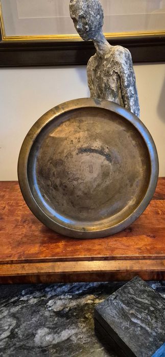 Przepiekna antyczna wiktoriańska okrągła mosiężna taca antyk