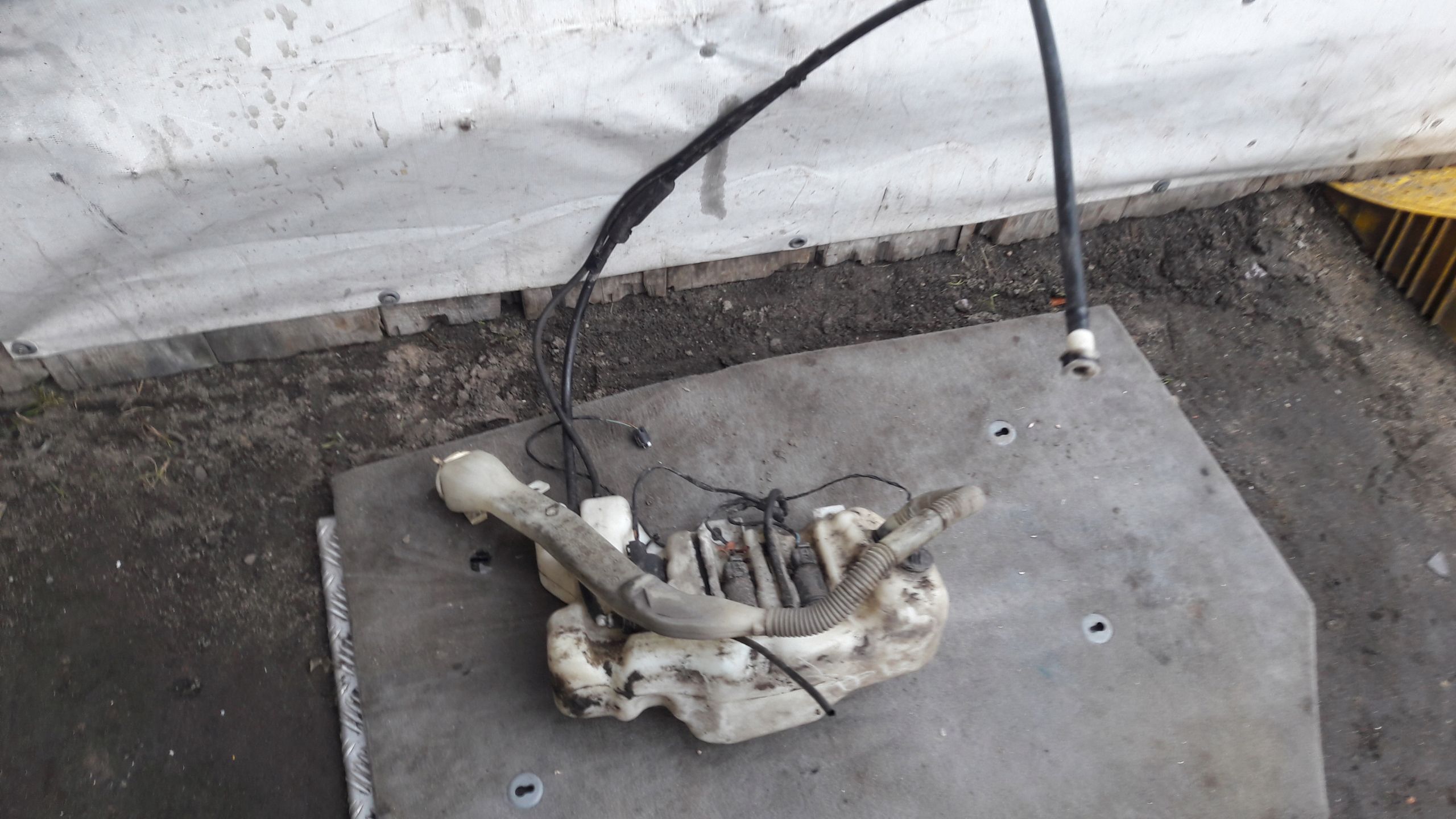 BMW E39 Zbiorniczek Spryskiwaczy Xenon Pompka