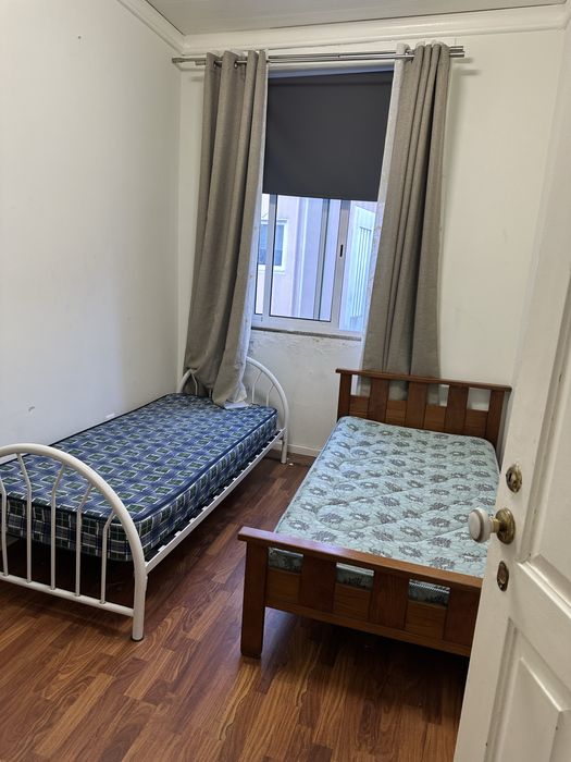 Quarto compartilhado P/  homens e Meninas Trabalhadoras ou Estudantes.