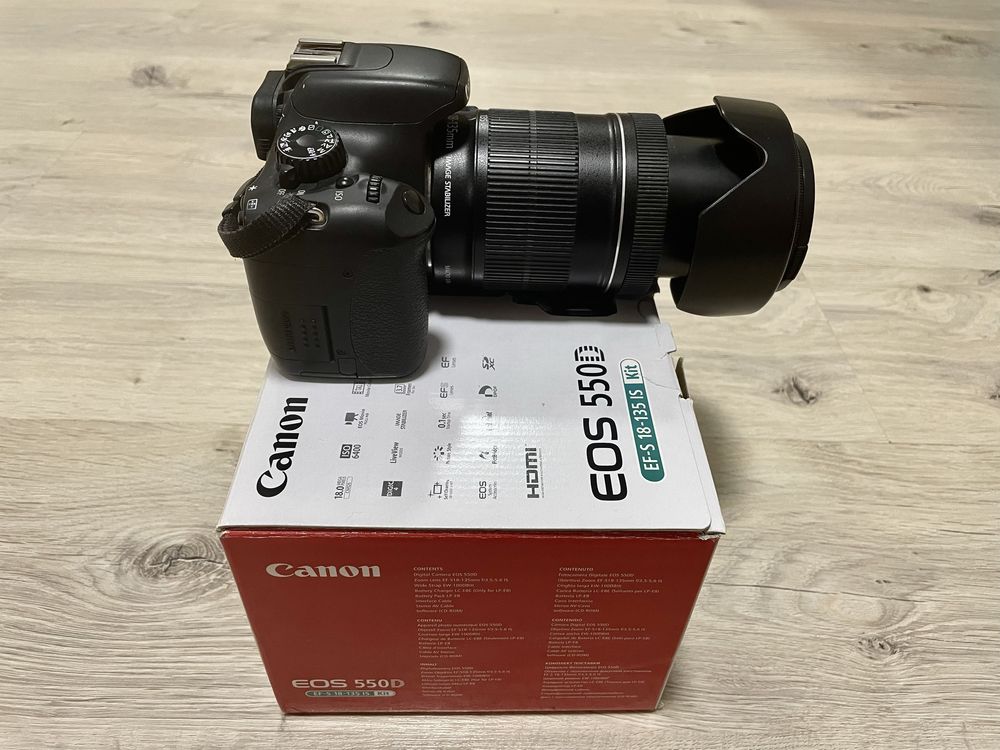 Фотоапарат Canon EOS 550D + обʼєктив 18-135 mm