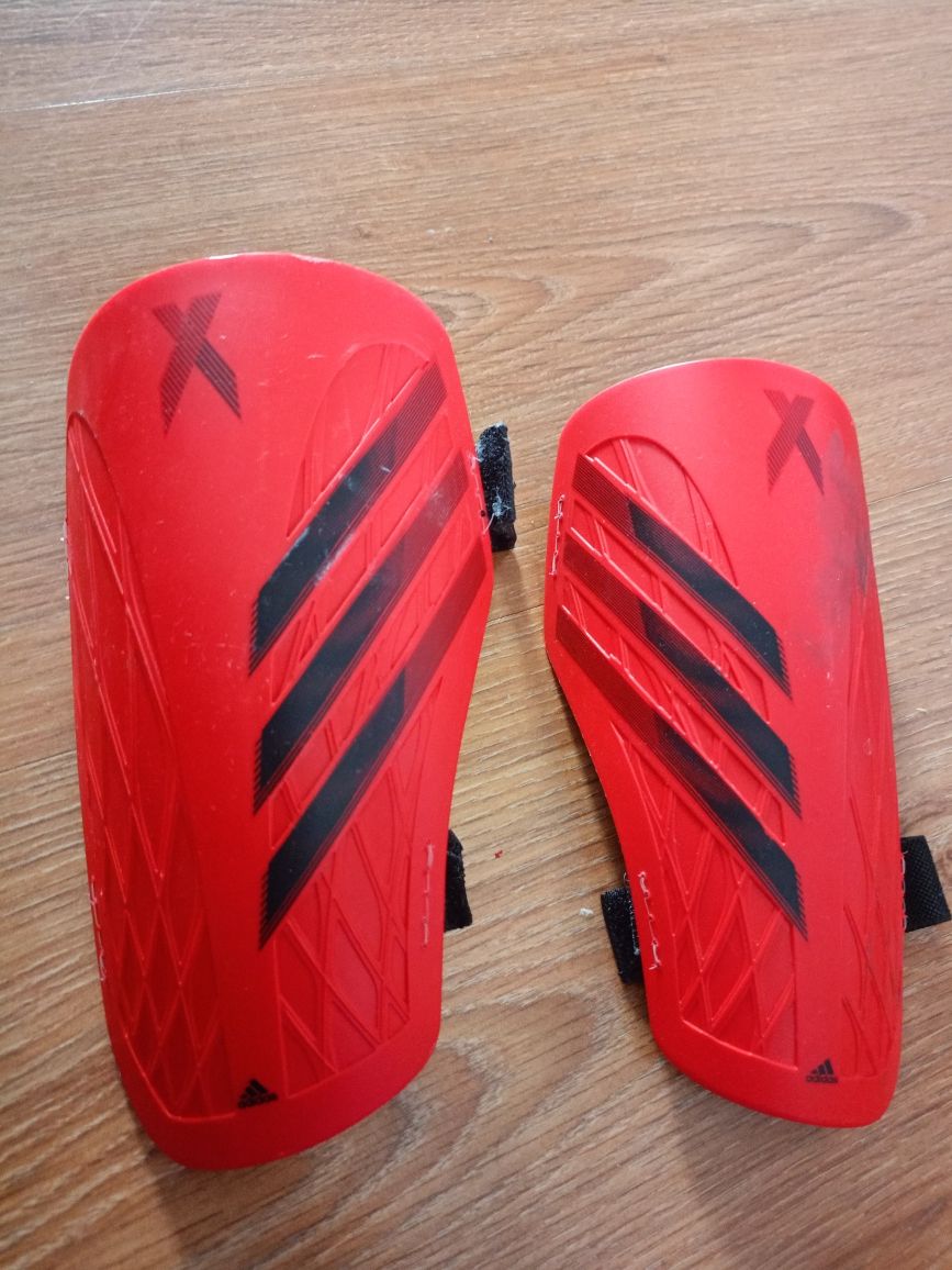 Ochraniacze  piłkarskie Adidas rozm. L