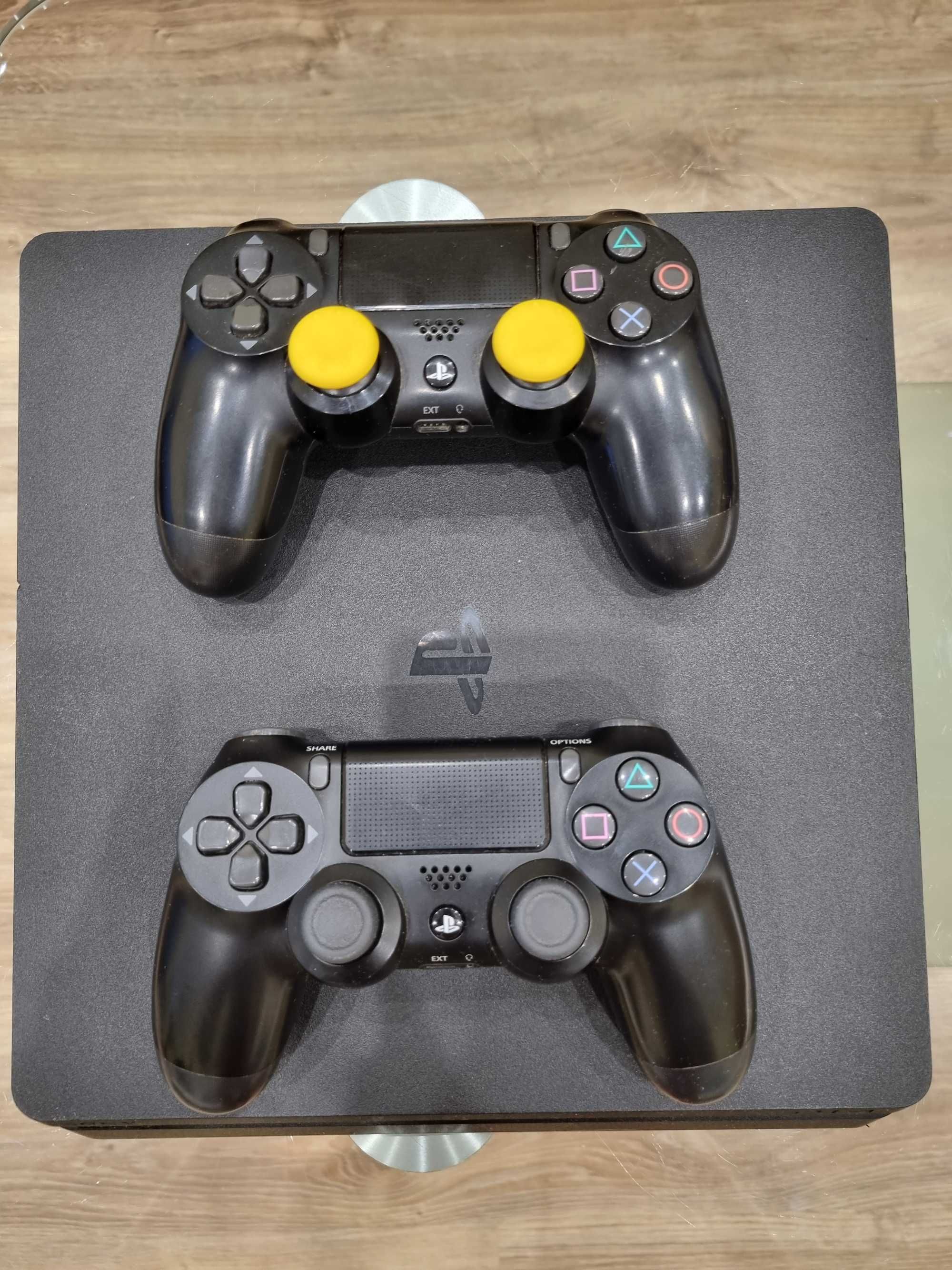 Play Station 4 PS4 / 10 Gier / 2 Pady / Komplet