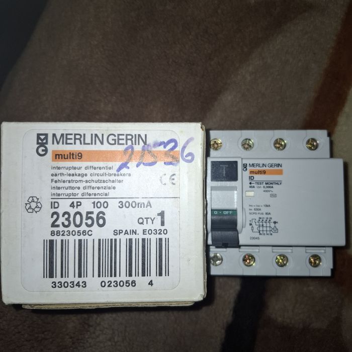 Продам Дифавтомат(автомат+УЗО)   Merlin Gerin multi9 4P 100A 300mA