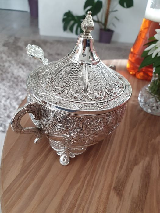 Продам цукорницю