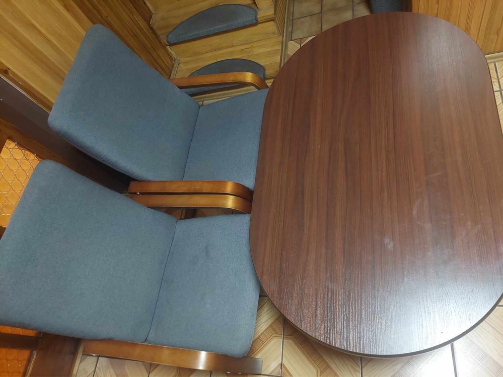 Stol drewniany i fotele