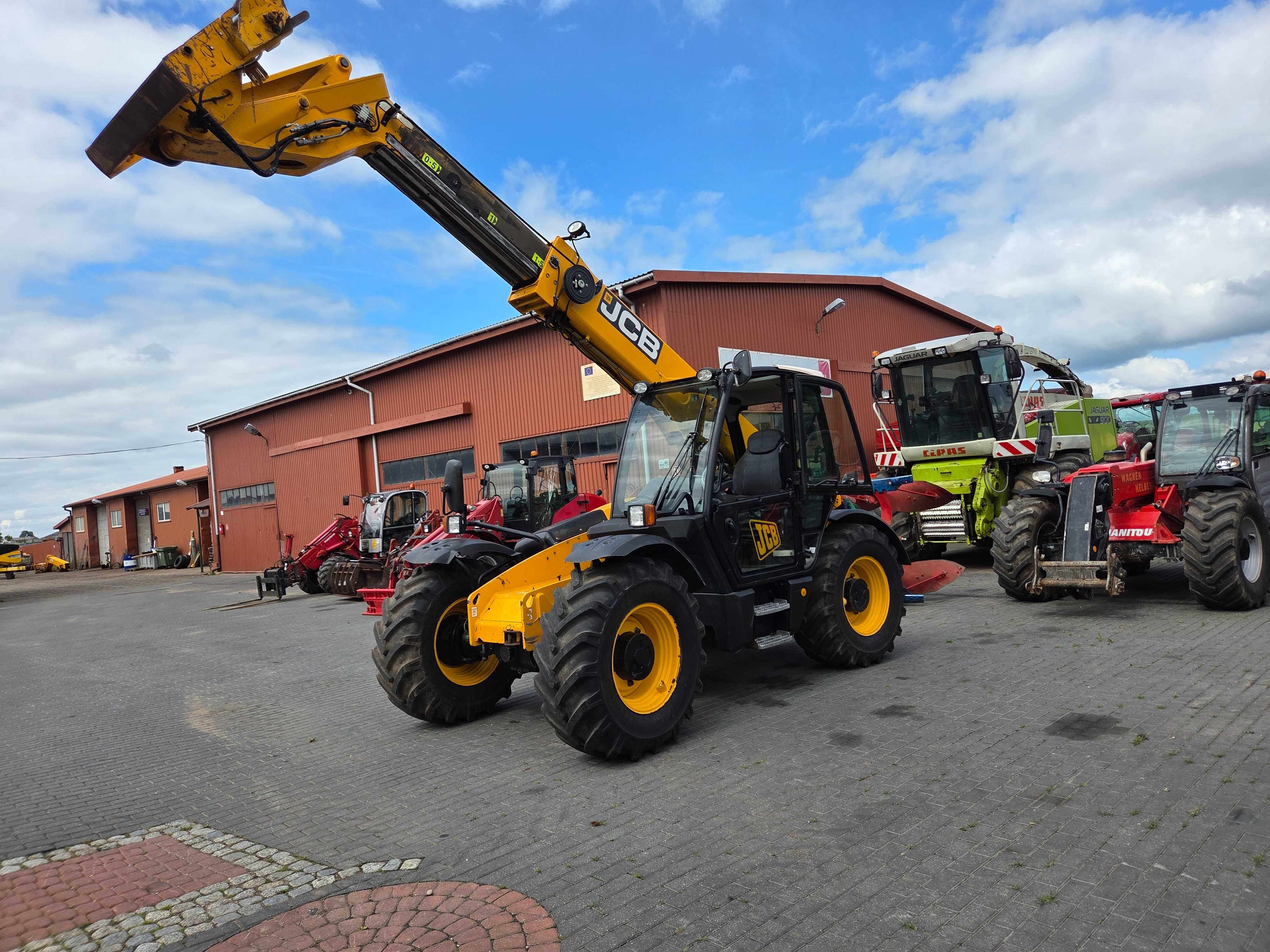 Import jcb 541.70 .531.70 brutto 
 2012.kredyt .transport 4 nowe opony