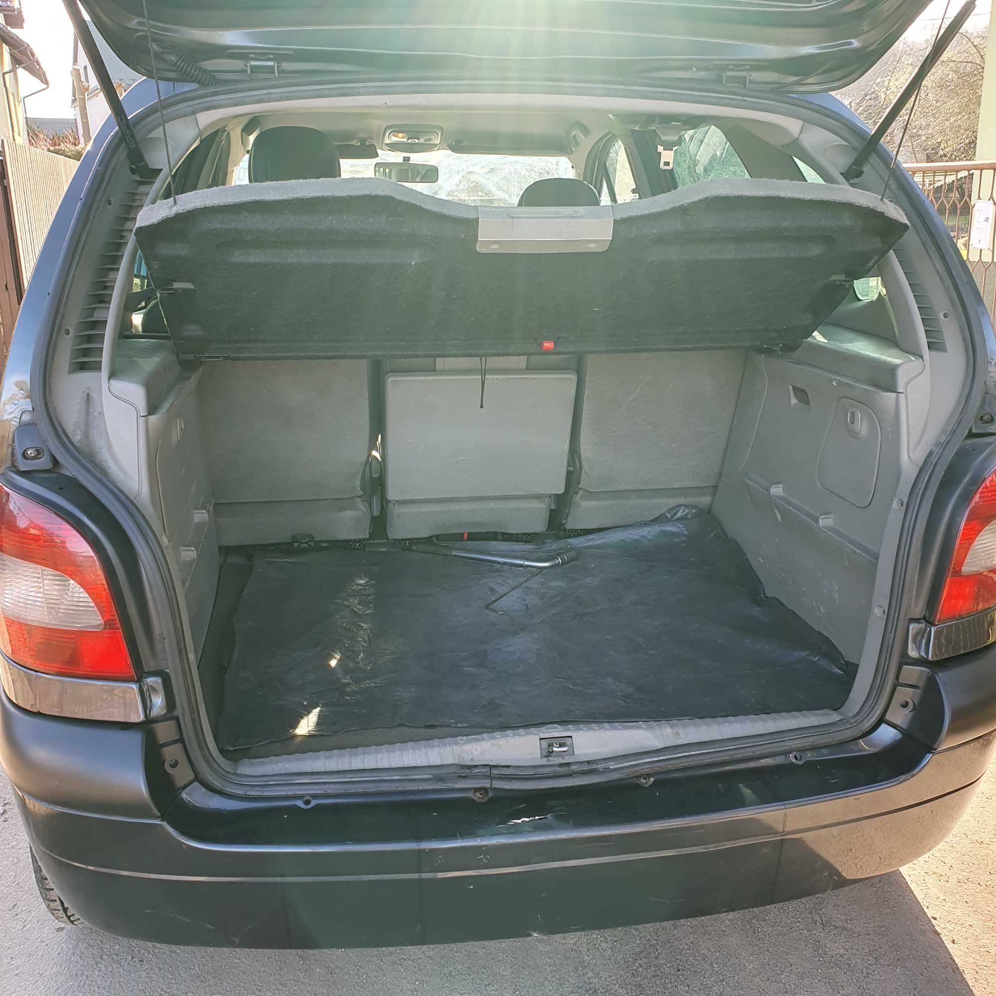 Renault Megane Scenic  dla rodziny i do przewozu większych przedmiotów