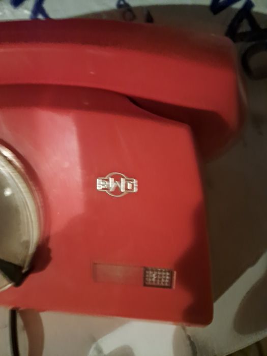 Stary czerwony telefon stacjonarny  PRL